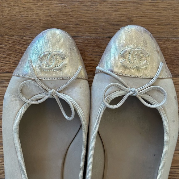 **AUTHENTIC** Chanel Ballet flats in gold - Picture 7 of 11